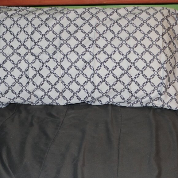 Select Comfort 250 thread count set of two pillowcases these are new - Picture 6 of 6